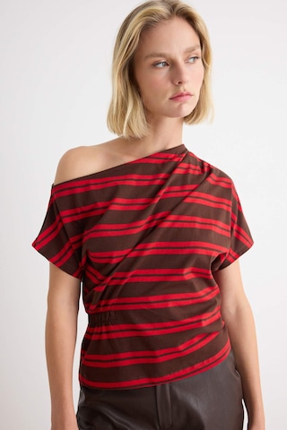 Tricou de la Trendyol pe roșu