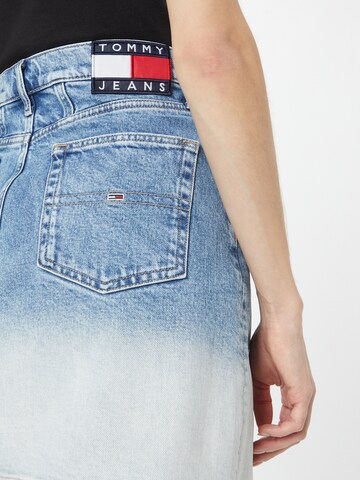 Tommy Jeans - Falda en azul