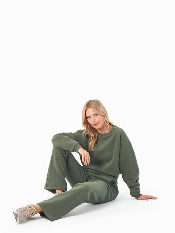 Organication Regular Pants in Green