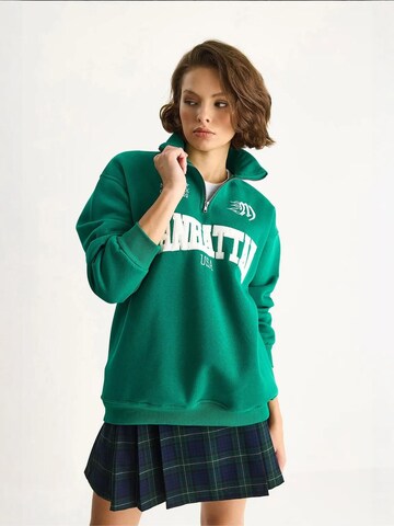 Felpa di Bianco Lucci in verde: frontale