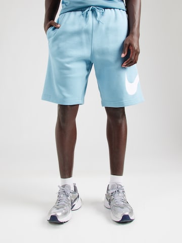 Regular Pantaloni 'CLUB' de la Nike Sportswear pe albastru: față