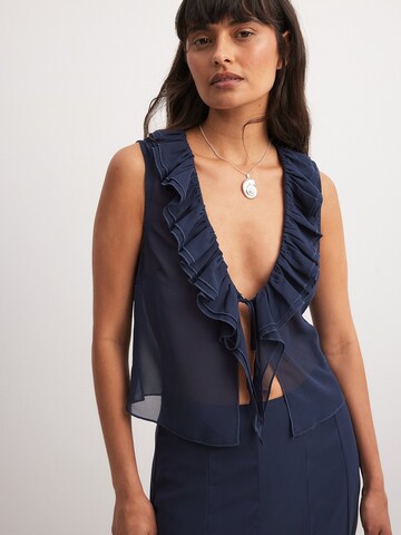 NA-KD Top in Blau: Vorderseite