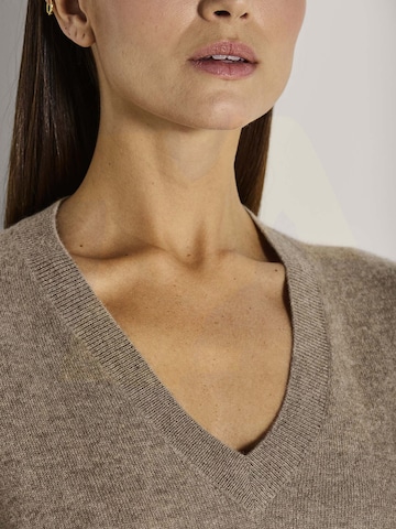 MADELEINE Sweater in Beige