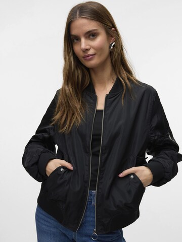 VERO MODA Tussenjas 'SNKatarina' in Zwart