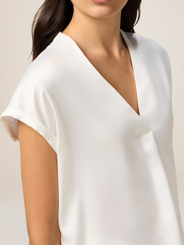 Top di oltre in bianco