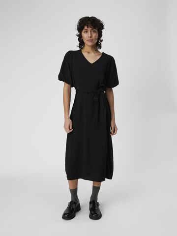 Rochie 'Jacira' de la OBJECT pe negru: față