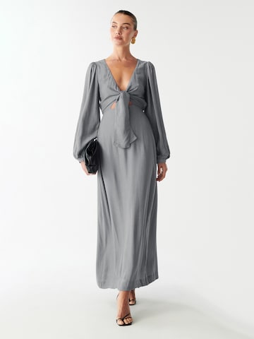 Rochie 'FRESCA' de la St MRLO pe gri: față