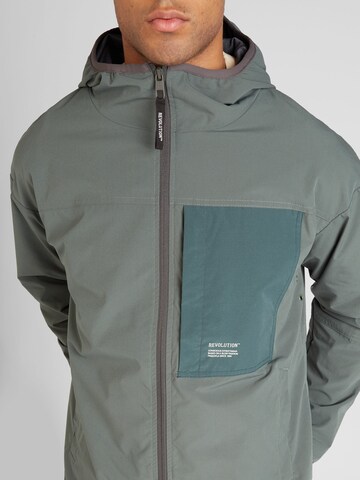 Revolution Between-season jacket in Green