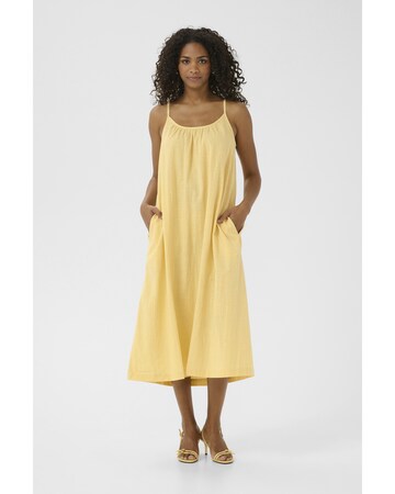 Robe d’été Kaffe en jaune : devant
