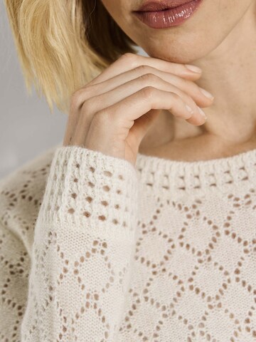 MADELEINE Pullover in Weiß