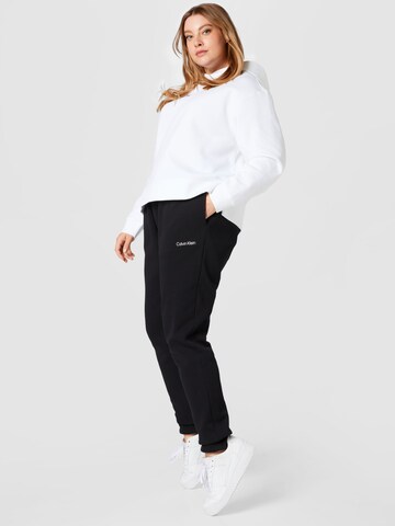 Calvin Klein Curve Tapered Broek in Zwart