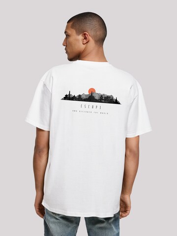 T-Shirt 'Escape Discover the World Asian Town' F4NT4STIC en blanc : devant