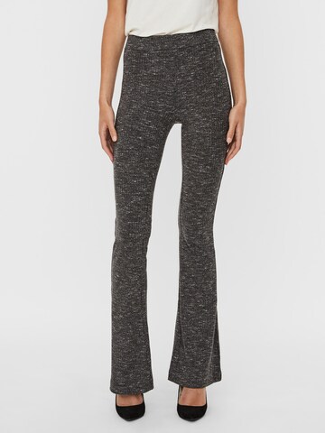 VERO MODA Flared Broek 'VMKAMMA' in Grijs: voorkant