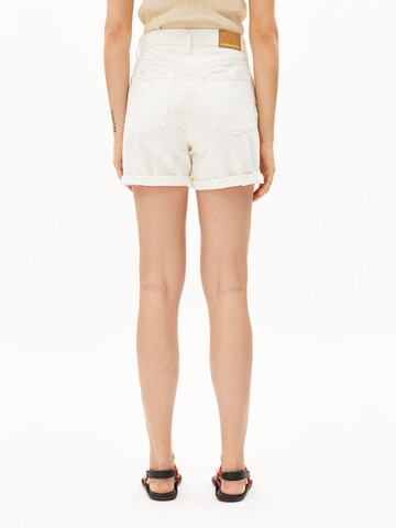 ARMEDANGELS Regular Trousers in White
