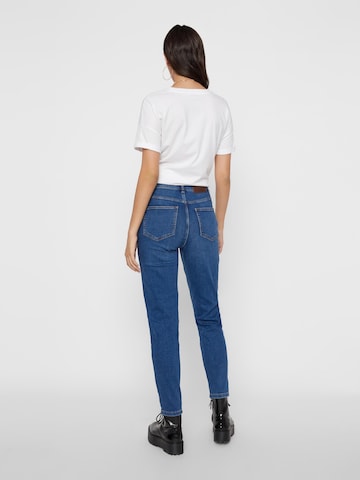 PIECES Tapered Jeans i blå