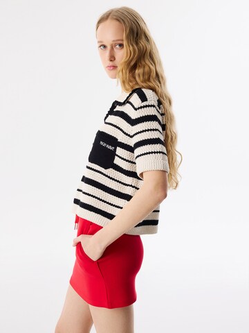 Twist Sweater in Beige