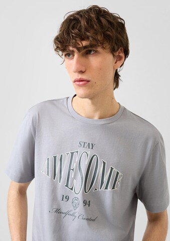 T-Shirt QS en gris : sur le côté