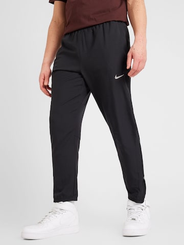 NIKETapered Sportske hlače 'CHALLENGER' - crna boja: prednji dio