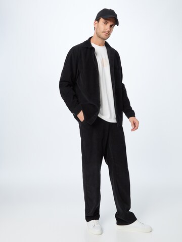 ABOUT YOU Limited - Regular Fit Camisa 'Joey' em preto