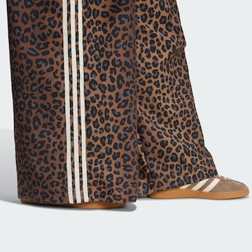 ADIDAS ORIGINALS Baggy Штаны 'Firebird' в Коричневый