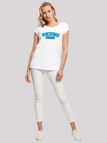 T-shirt 'Skiing Season Winter Sport' F4NT4STIC en blanc