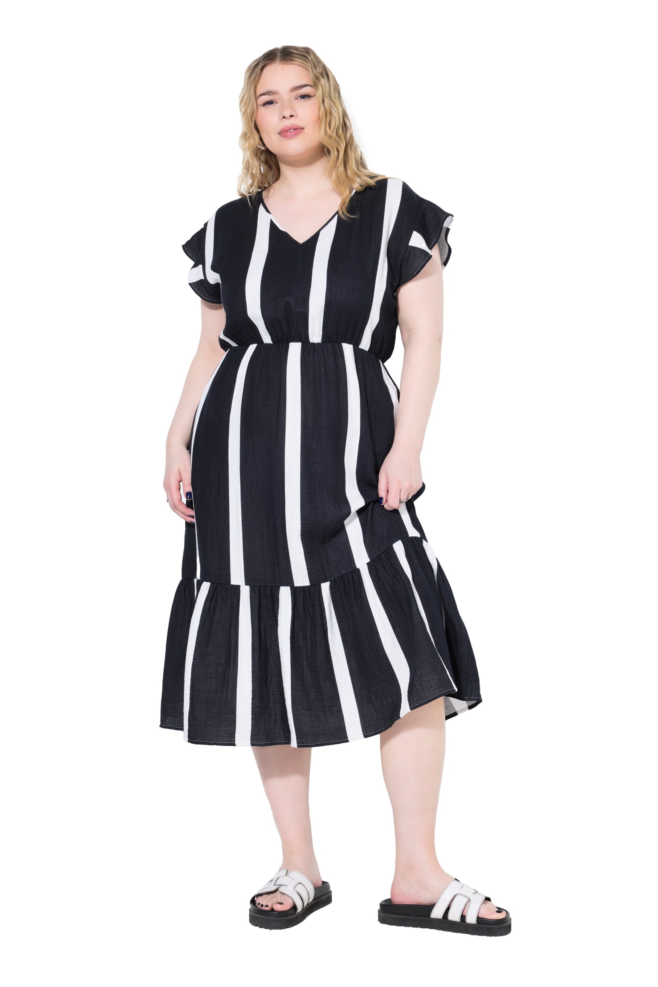 Studio Untold Dress in Black: front