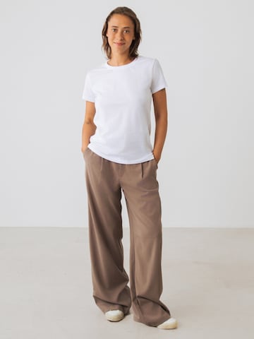 Honest Basics Shirt 'T-shirt Women' in Wit