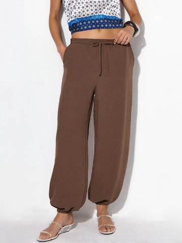 regular Pantaloni sportivi di Busem in marrone: frontale