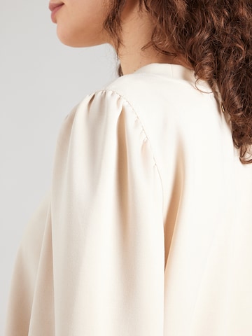 Rich & Royal Collegepaita värissä beige