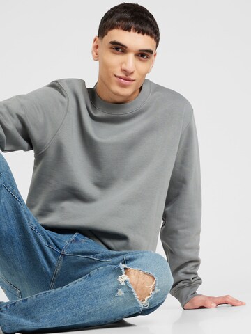 WEEKDAY Sweatshirt in Grau