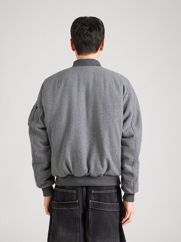 ALPHA INDUSTRIES Overgangsjakke 'MA-1' i grå