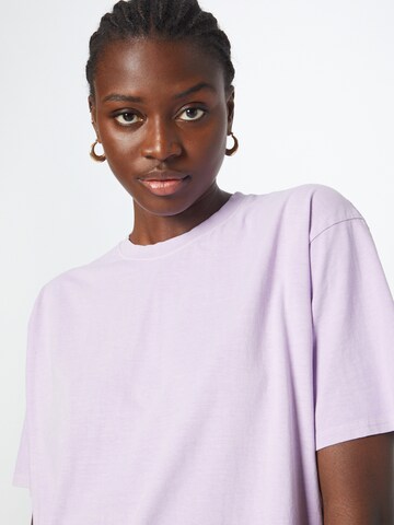 Nasty Gal - Camisa 'Cosmo Celestial' em roxo