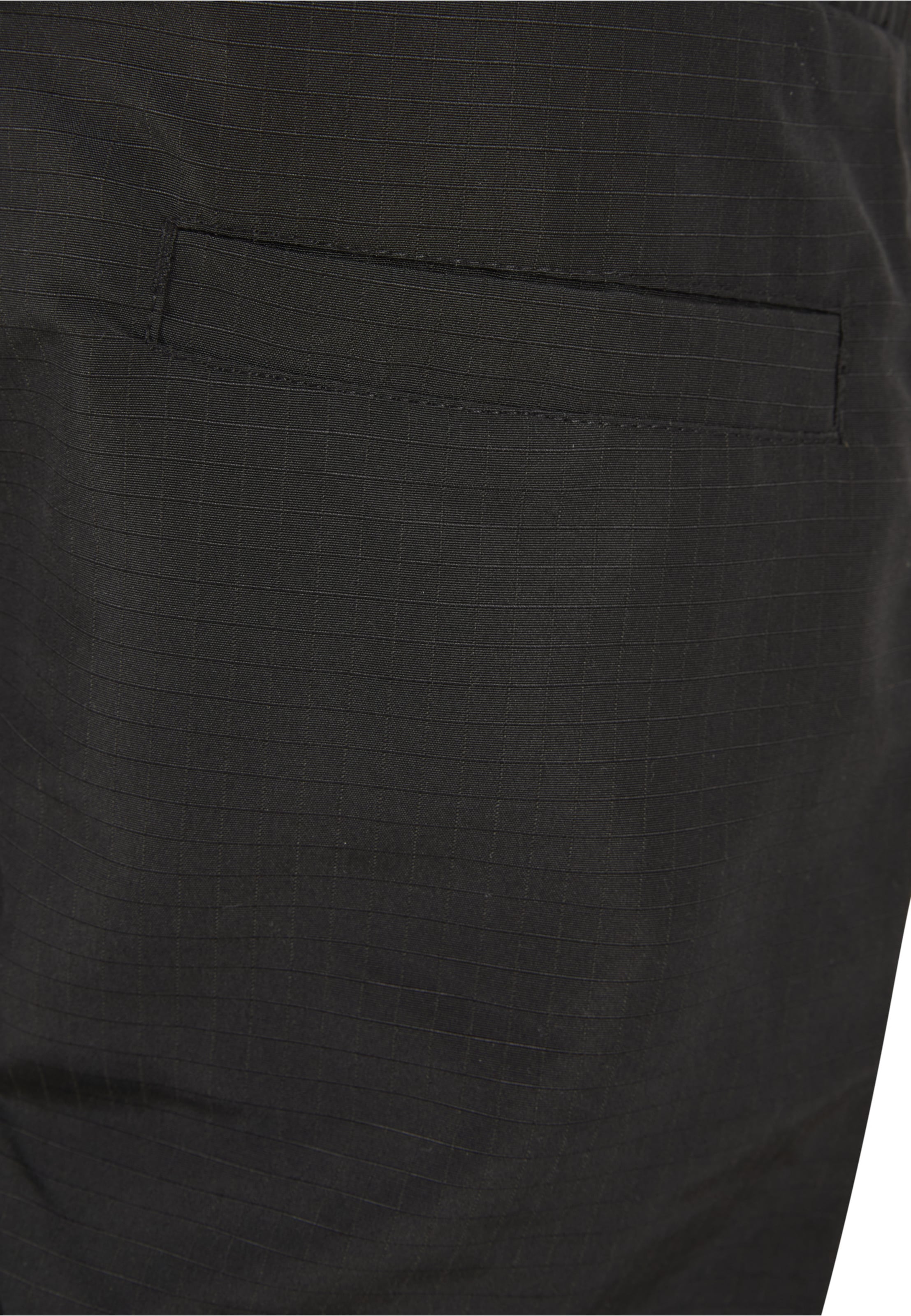 Urban Classics Regular Shorts in Schwarz