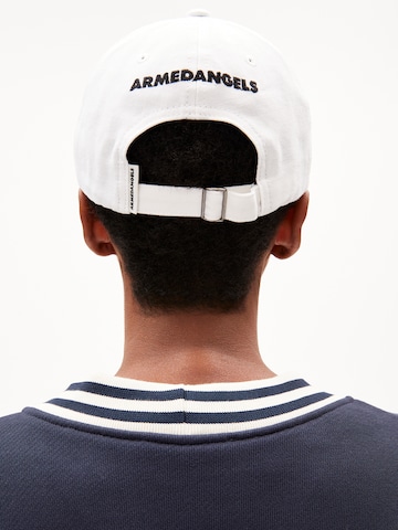 Casquette 'YENAAS MAAYBE' ARMEDANGELS en blanc