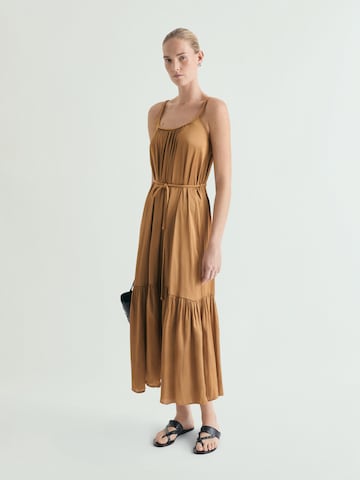 Scalpers Slip Braid Lace Dress ' ' in Gold: Vorderseite