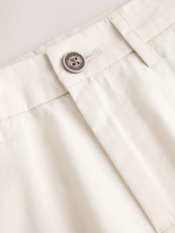 Next Regular Shorts in Weiß