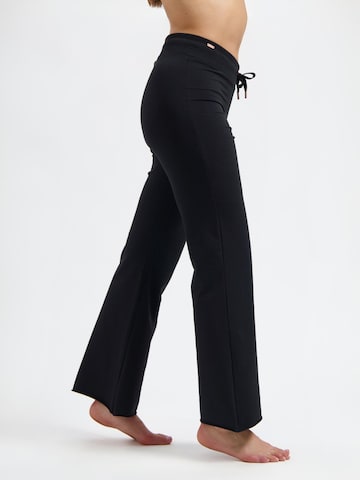 Urban Goddess Yoga & Activewear Flared Workout Pants 'Elun Yoga' in Black