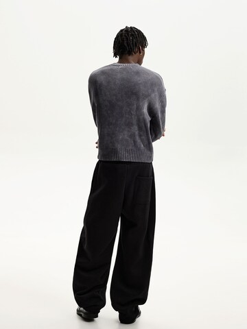 Bershka Pullover in Grau