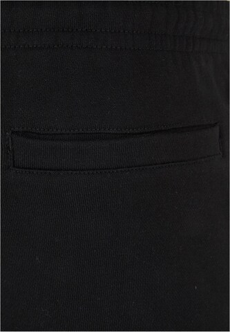 Urban Classics Regular Shorts in Schwarz