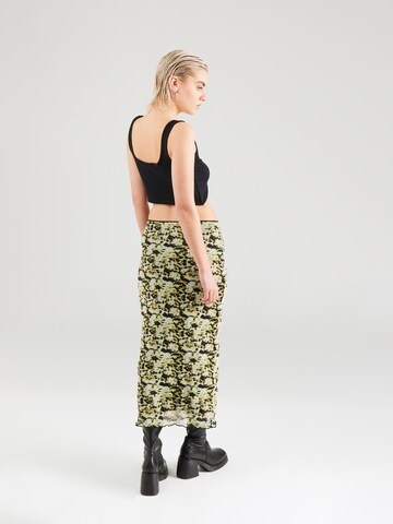 Noisy may Skirt 'BEA' in Green