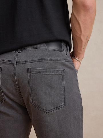 DAN FOX APPAREL - regular Vaquero 'Rico' en gris