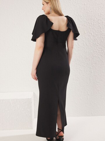 Robe de soirée Trendyol Curve en noir
