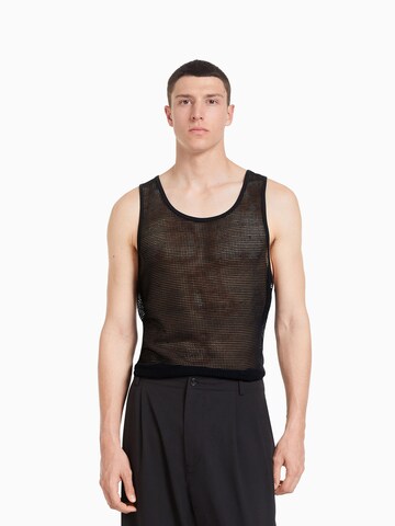 Tricou de la Bershka pe negru: față