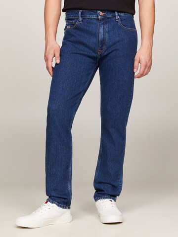 Tommy Jeans Tapered Jeans in Blue: front