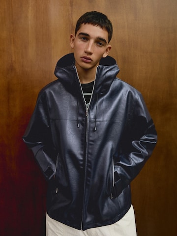 Bershka Tussenjas in Blauw: voorkant