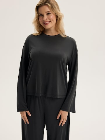 Maglietta 'Boxy-Langarmshirt aus Modal mit 3D-Logo, Ruth 2' di ESOTIQ in grigio