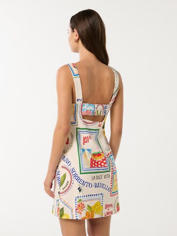 Rochie 'Hadley' de la Forever New pe bej