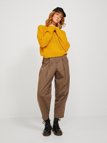 JJXX Loose fit Pleat-front trousers 'Zoe' in Brown: front