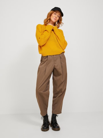 JJXX Loose fit Pleat-Front Pants 'Zoe' in Brown: front