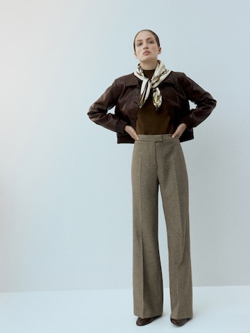 Wide Leg Pantalon à plis 'Gina' MANGO en marron : devant